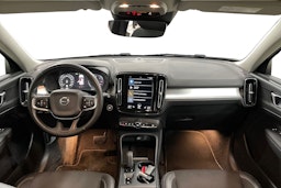 Valkoinen Volvo XC40 2020 kuva 9.