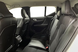 Valkoinen Volvo XC40 2020 kuva 10.