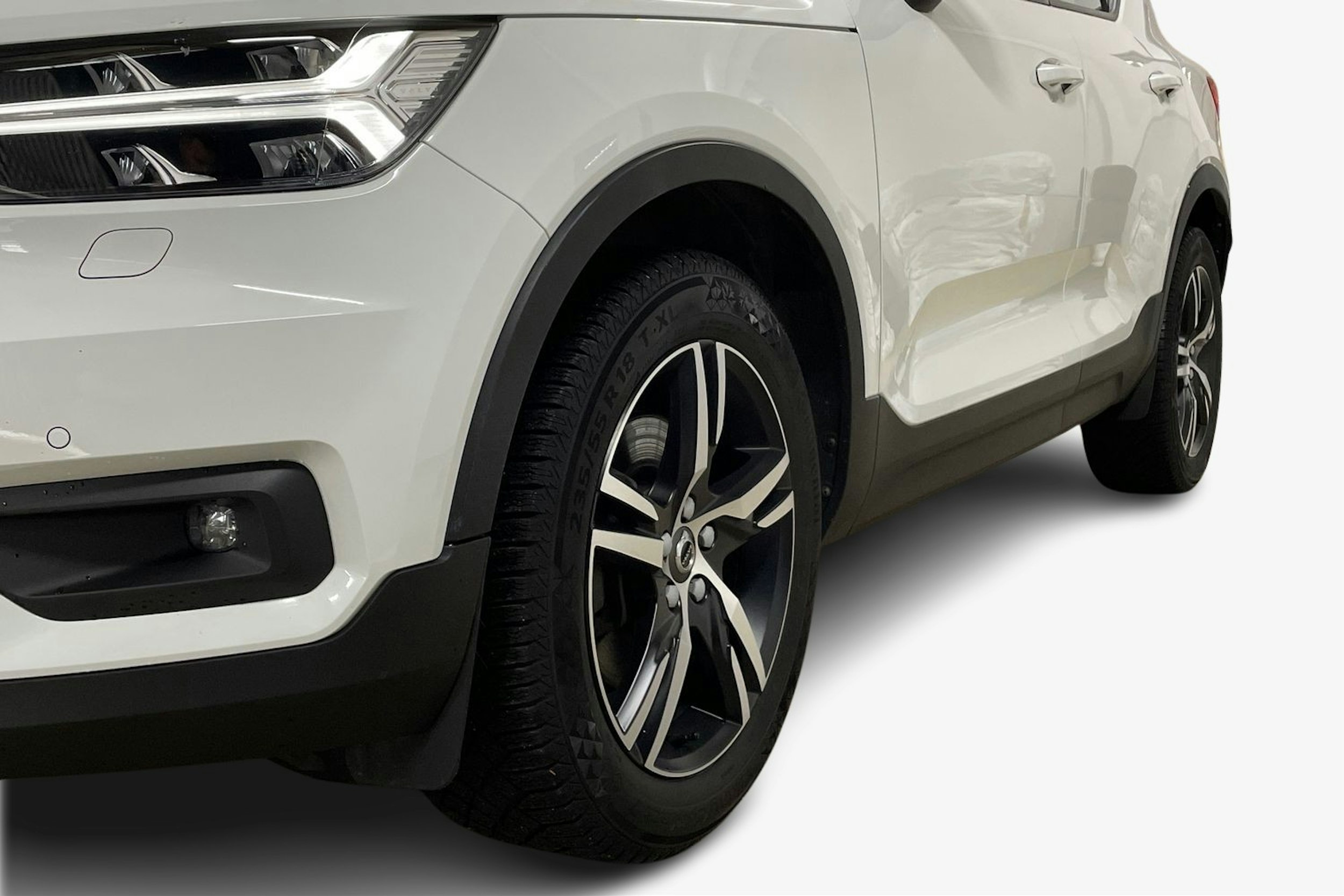 Valkoinen Volvo XC40 2020 kuva 11.