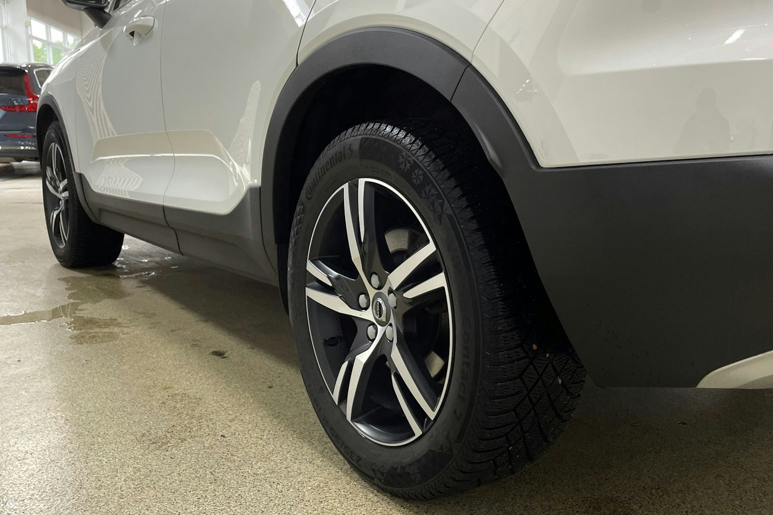 Valkoinen Volvo XC40 2020 kuva 13.