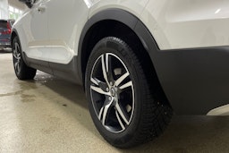 Valkoinen Volvo XC40 2020 kuva 13.