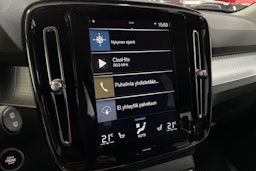 Valkoinen Volvo XC40 2020 kuva 15.
