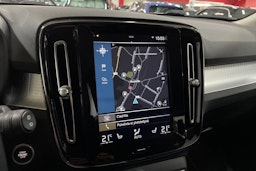 Valkoinen Volvo XC40 2020 kuva 16.
