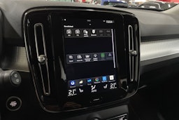 Valkoinen Volvo XC40 2020 kuva 17.