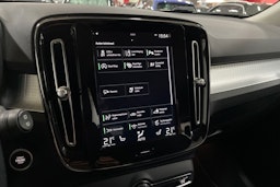 Valkoinen Volvo XC40 2020 kuva 18.