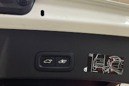 Valkoinen Volvo XC40 2020 kuva 22.