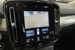 Valkoinen Volvo XC40 2020 kuva 23.