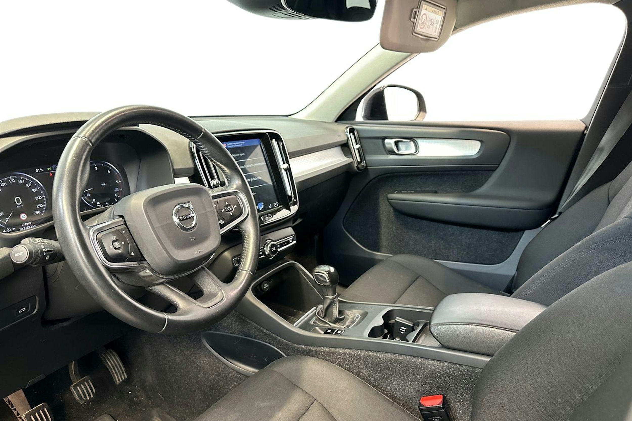 musta Volvo XC40 2019 kuva 3.