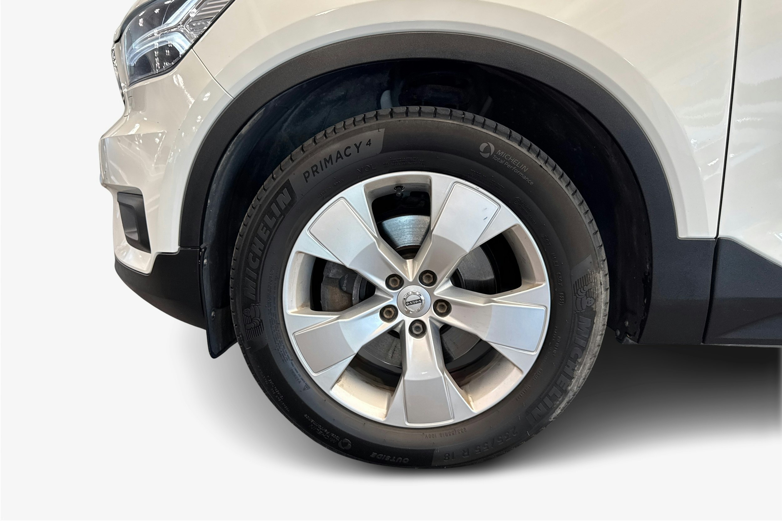 valkoinen Volvo XC40 2019 kuva 9.