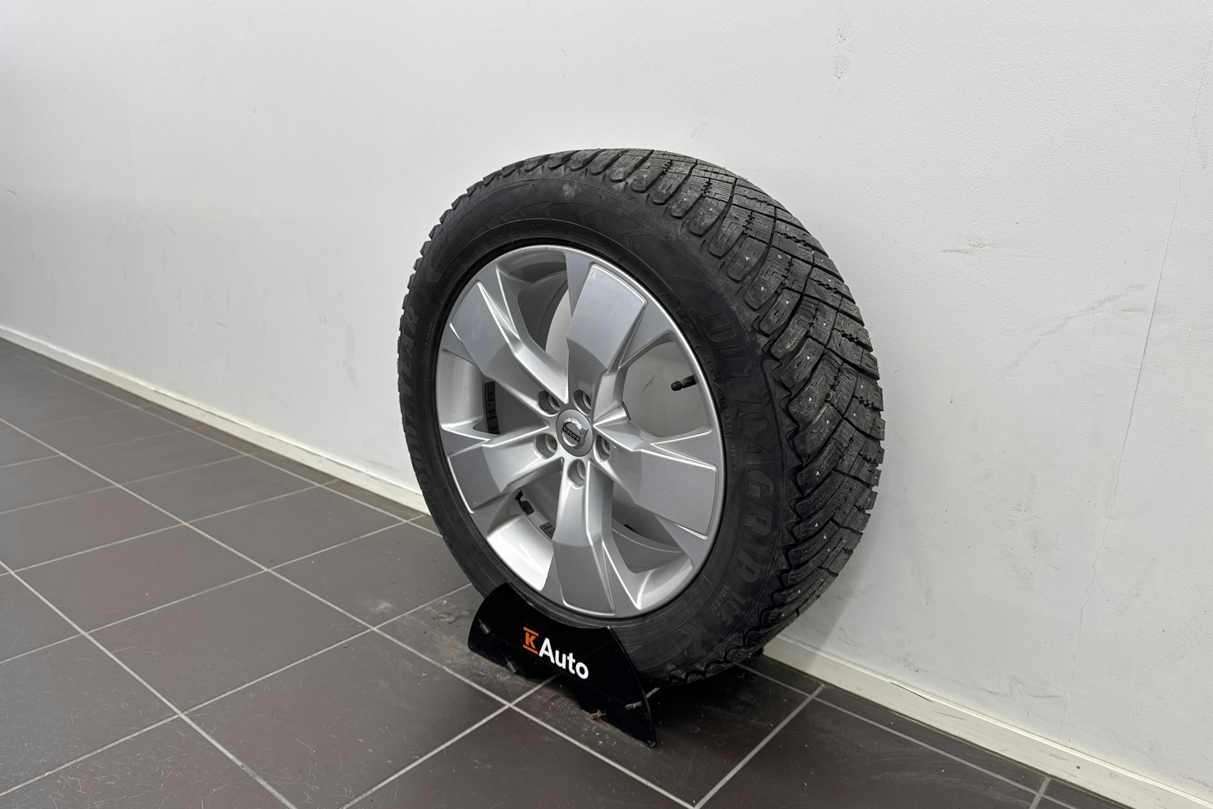 valkoinen Volvo XC40 2019 kuva 10.