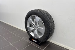 valkoinen Volvo XC40 2019 kuva 10.