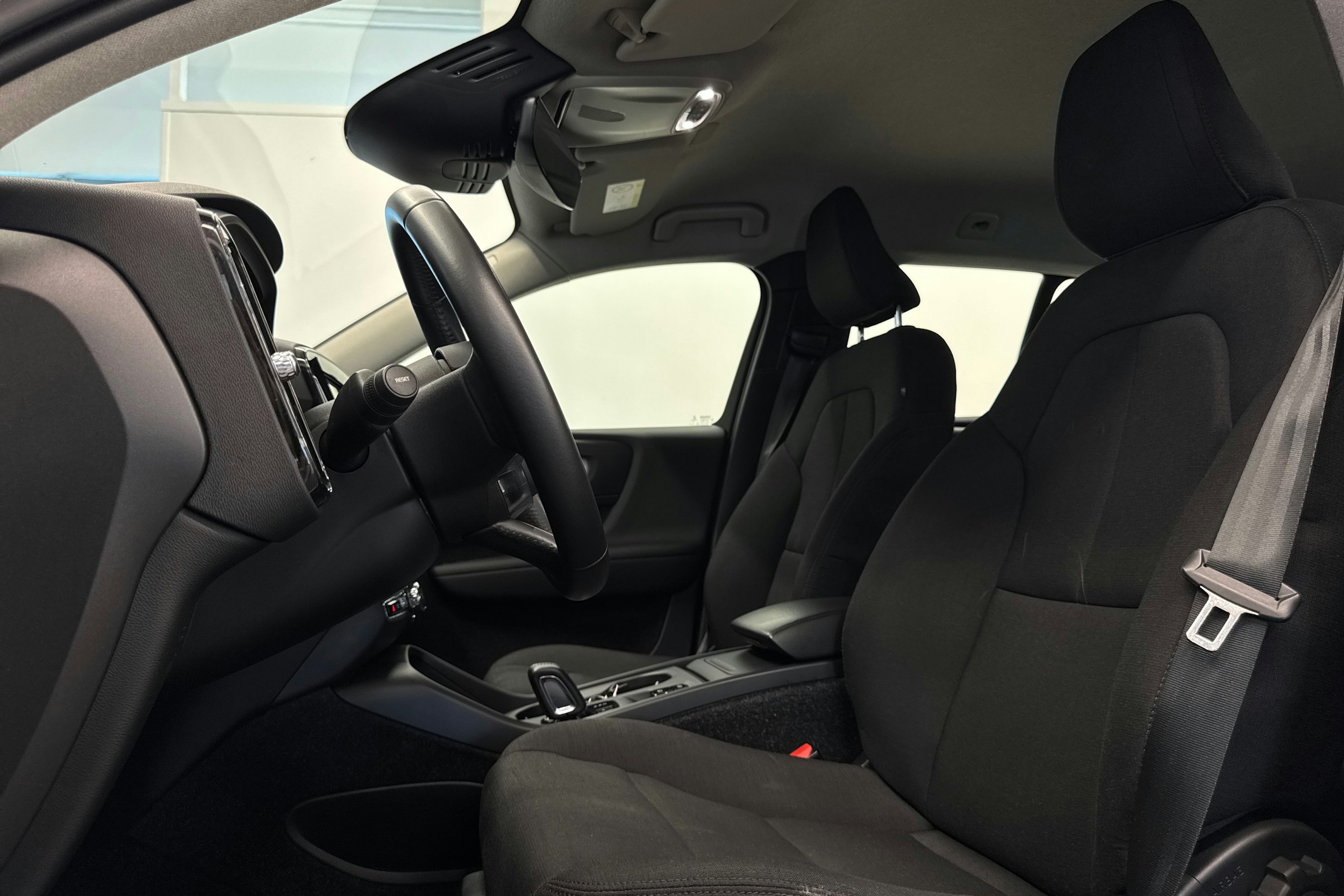 valkoinen Volvo XC40 2019 kuva 12.