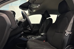 valkoinen Volvo XC40 2019 kuva 12.