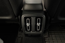 valkoinen Volvo XC40 2019 kuva 13.