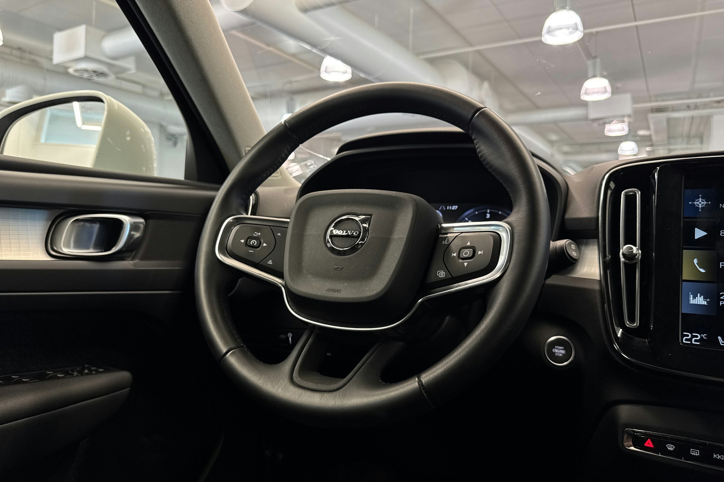 valkoinen Volvo XC40 2019 kuva 14.