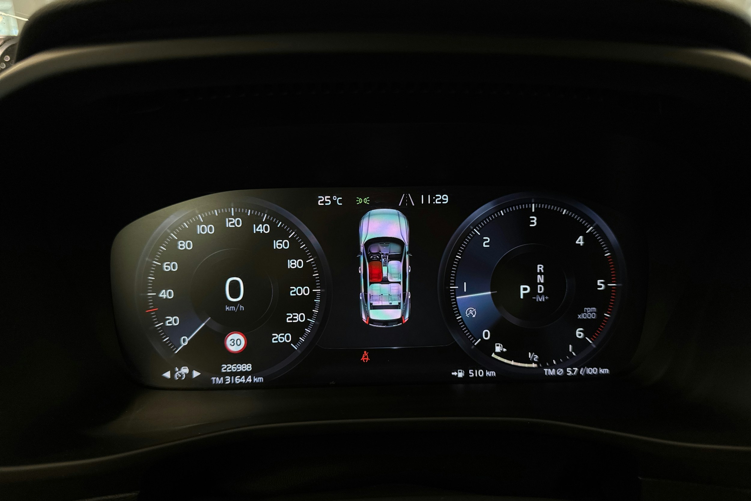 valkoinen Volvo XC40 2019 kuva 16.
