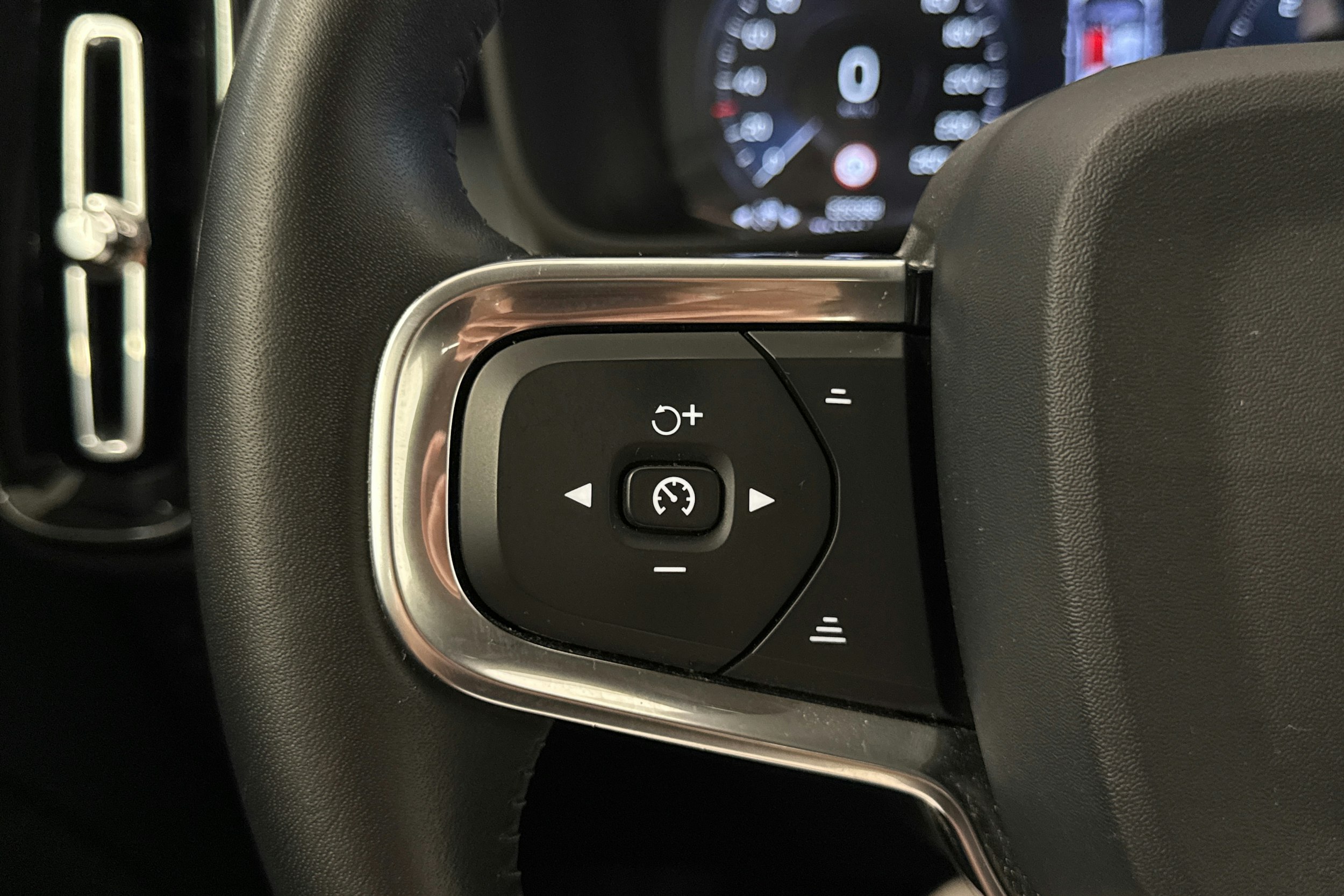 valkoinen Volvo XC40 2019 kuva 17.