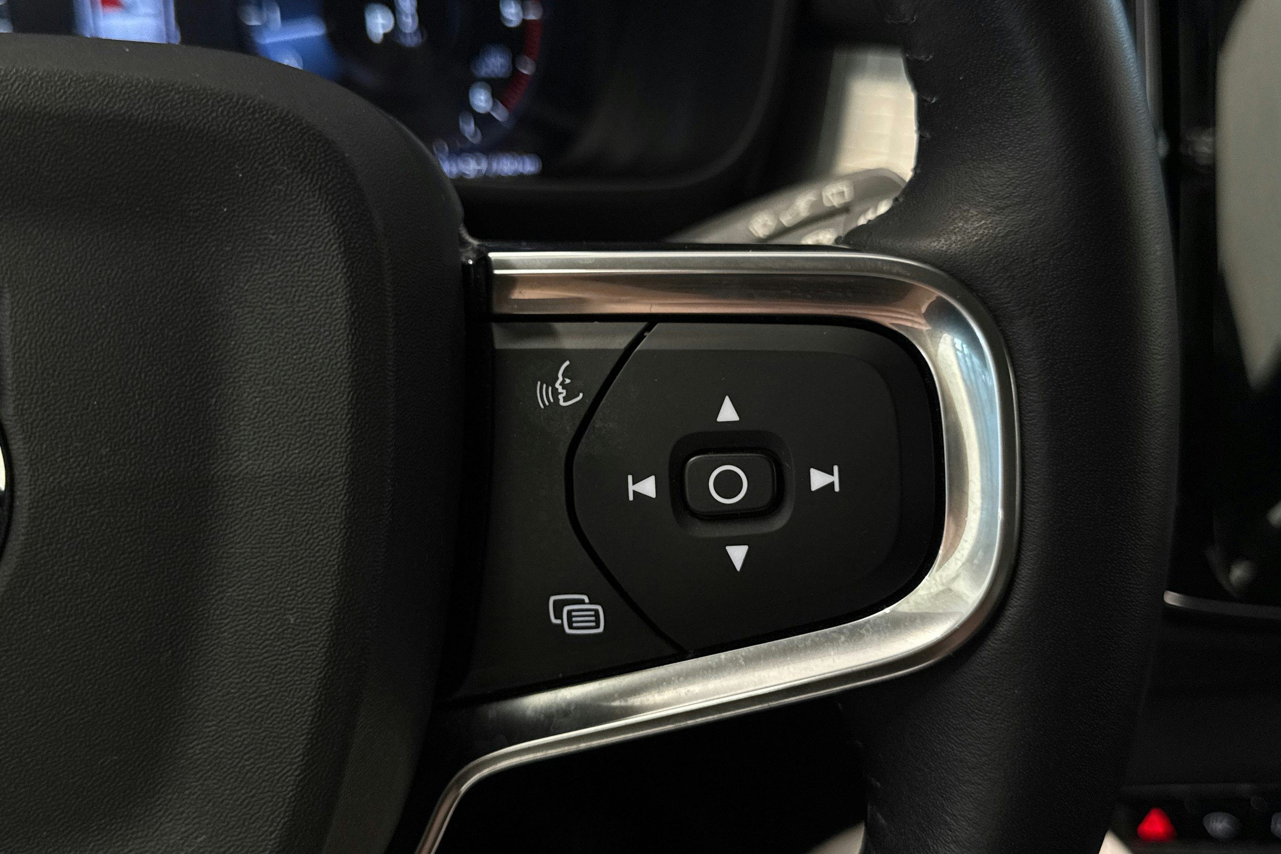 valkoinen Volvo XC40 2019 kuva 18.
