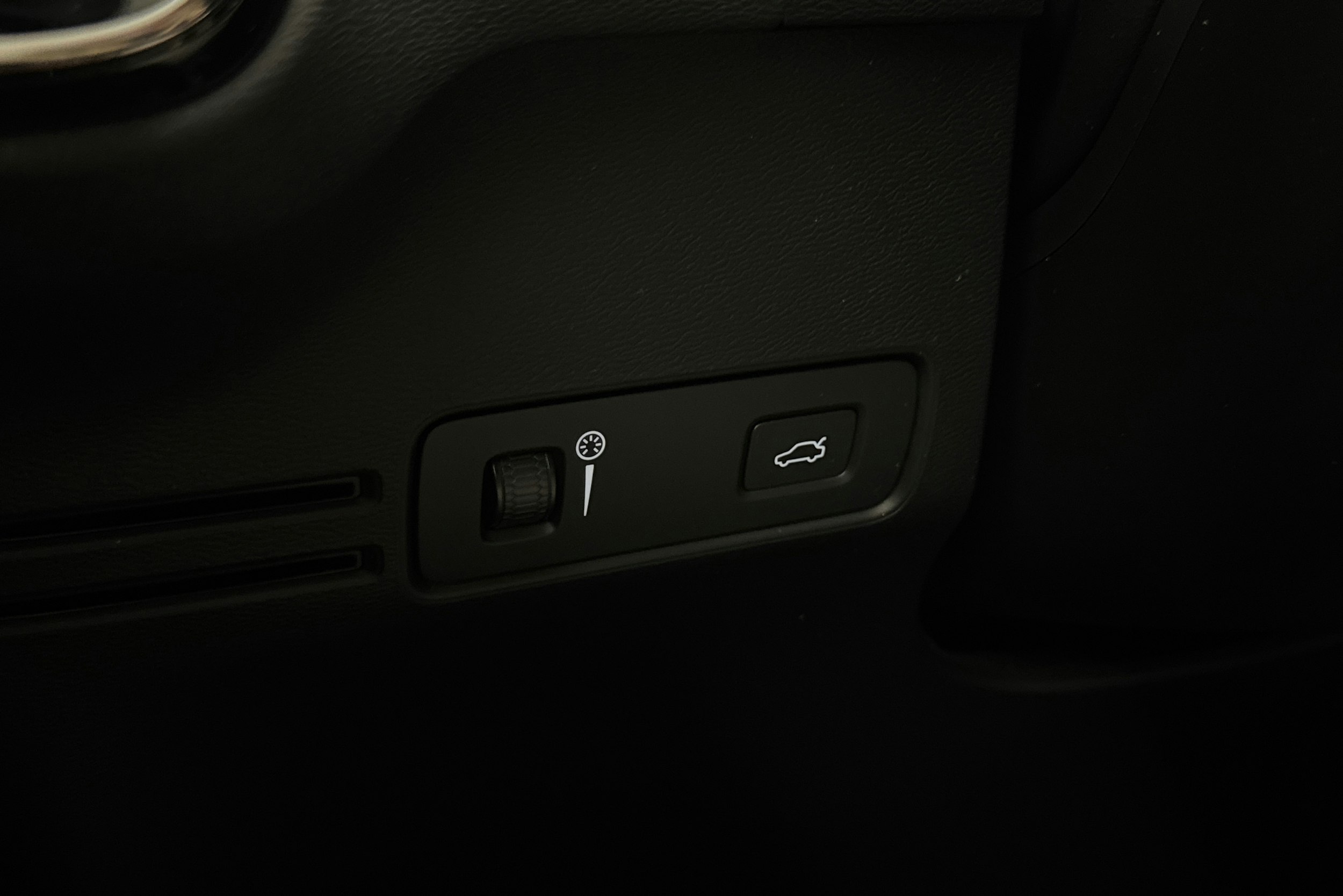 valkoinen Volvo XC40 2019 kuva 20.