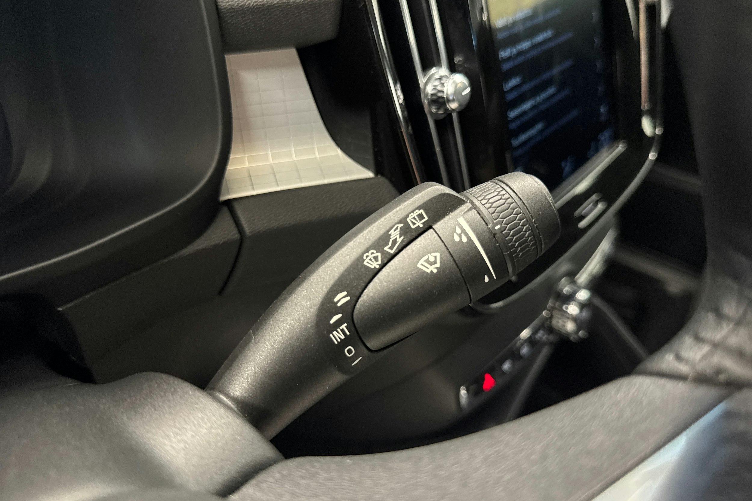 valkoinen Volvo XC40 2019 kuva 22.