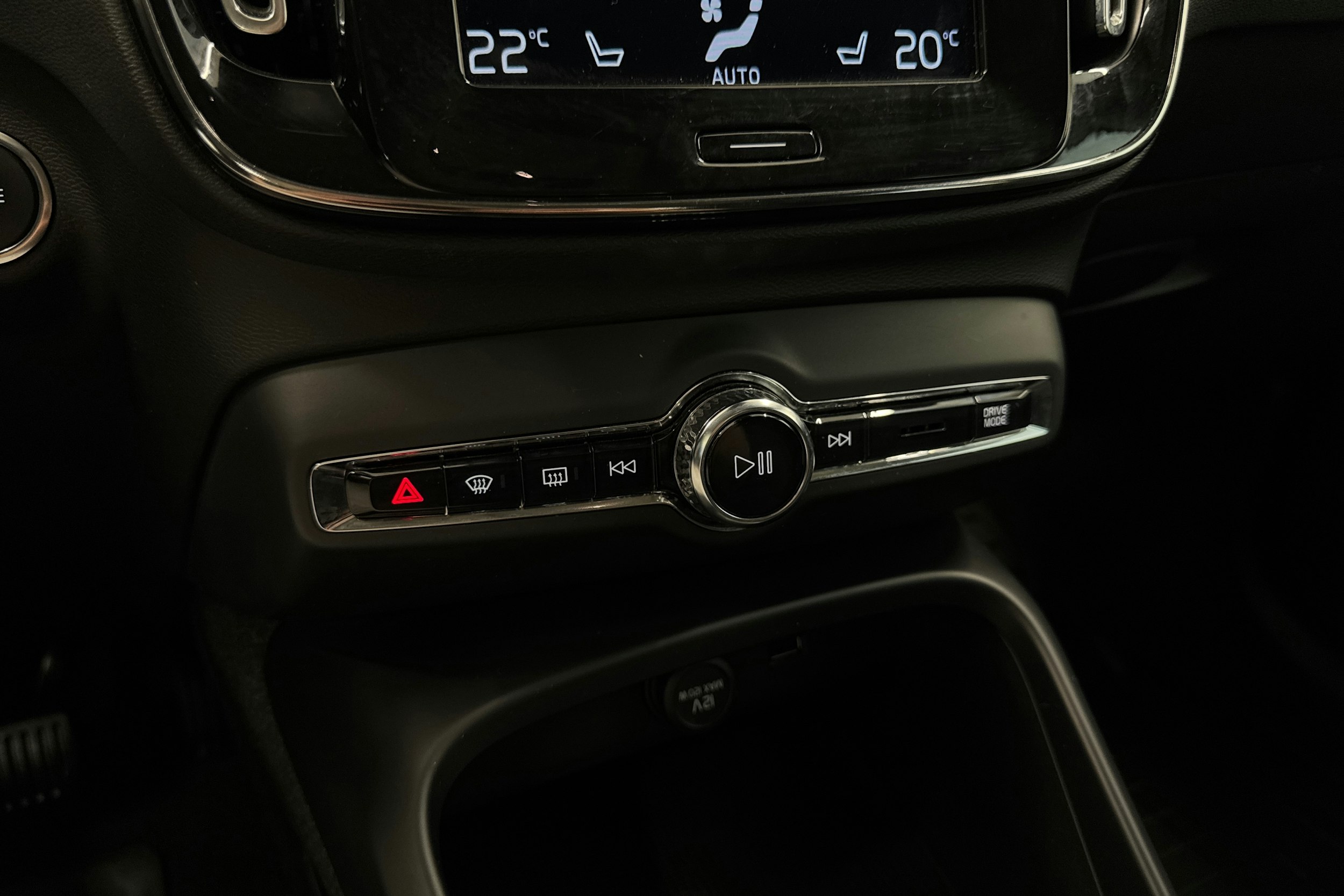 valkoinen Volvo XC40 2019 kuva 24.