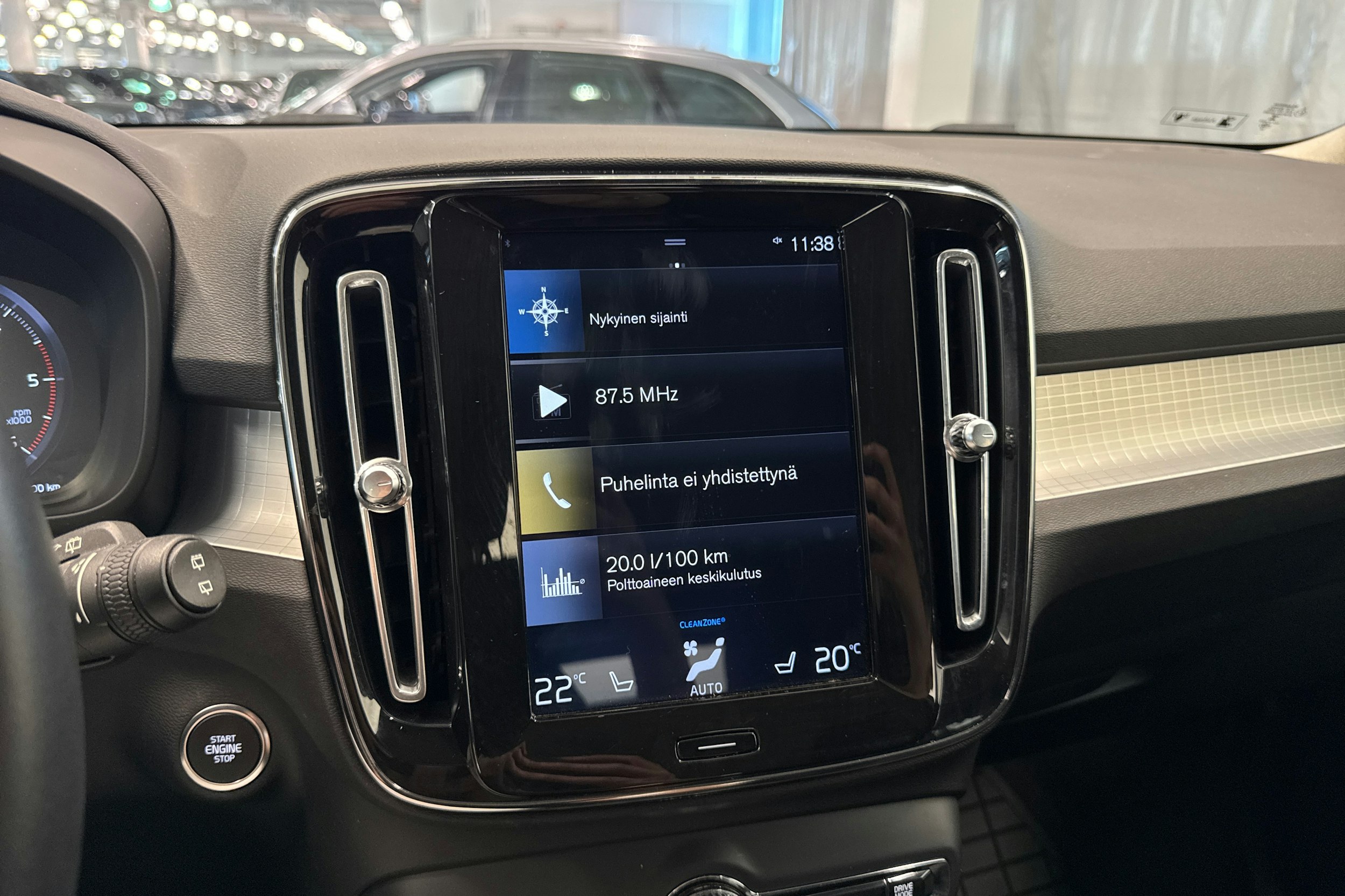 valkoinen Volvo XC40 2019 kuva 26.