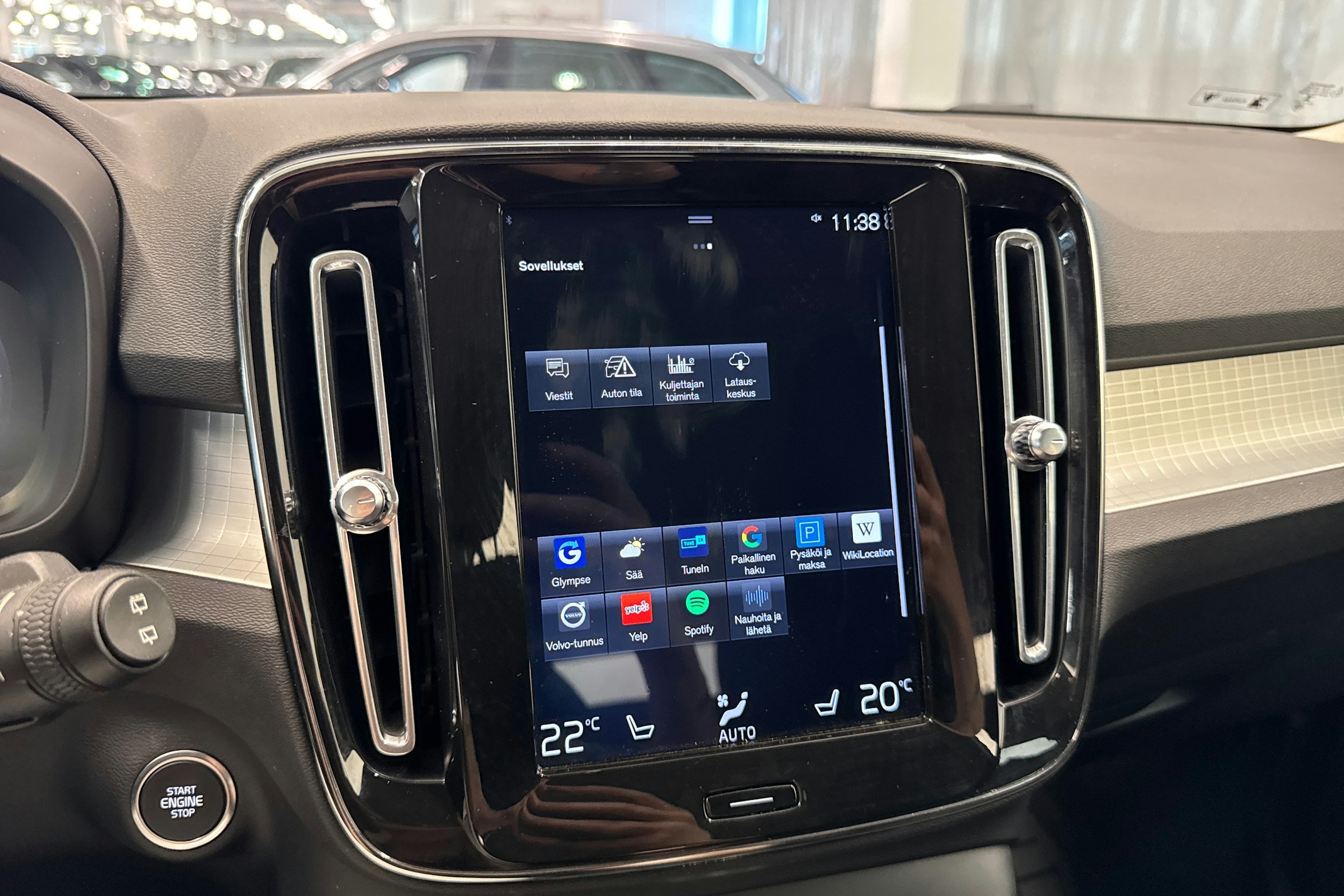 valkoinen Volvo XC40 2019 kuva 27.