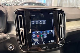 valkoinen Volvo XC40 2019 kuva 27.