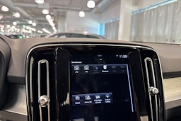 valkoinen Volvo XC40 2019 kuva 28.