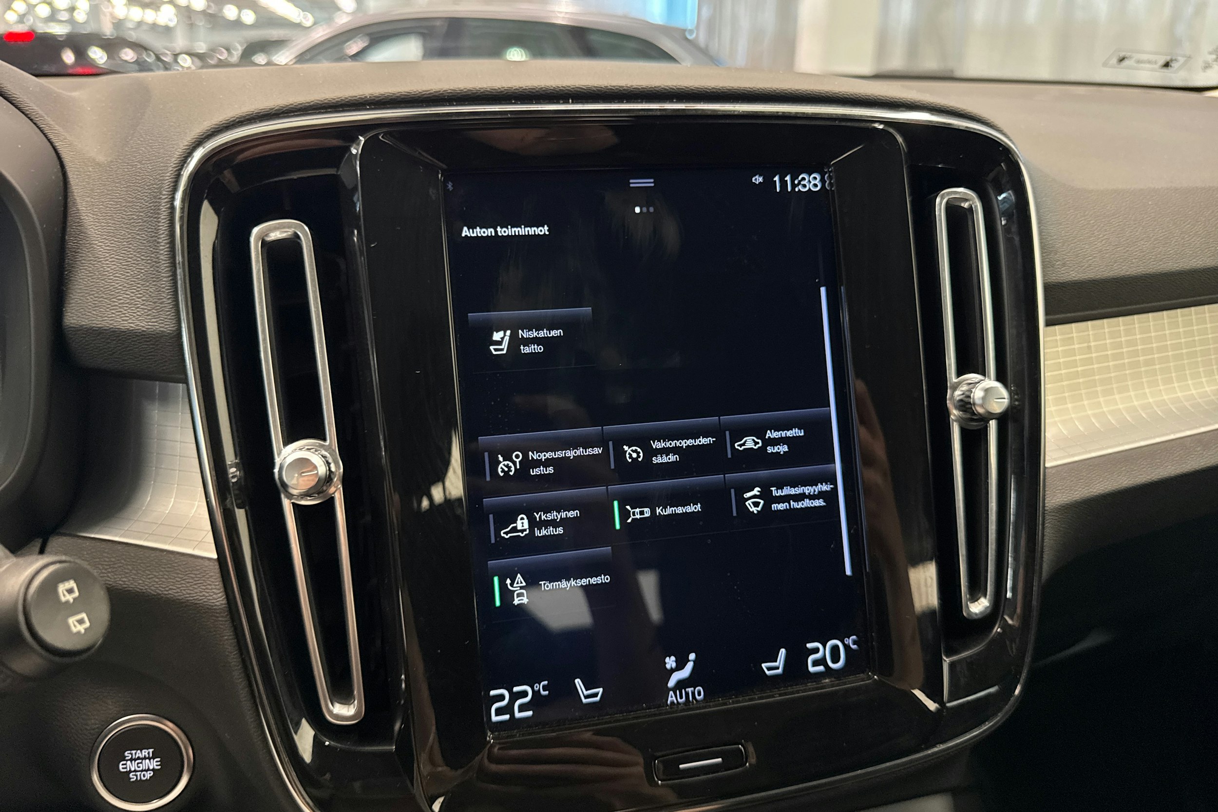 valkoinen Volvo XC40 2019 kuva 30.