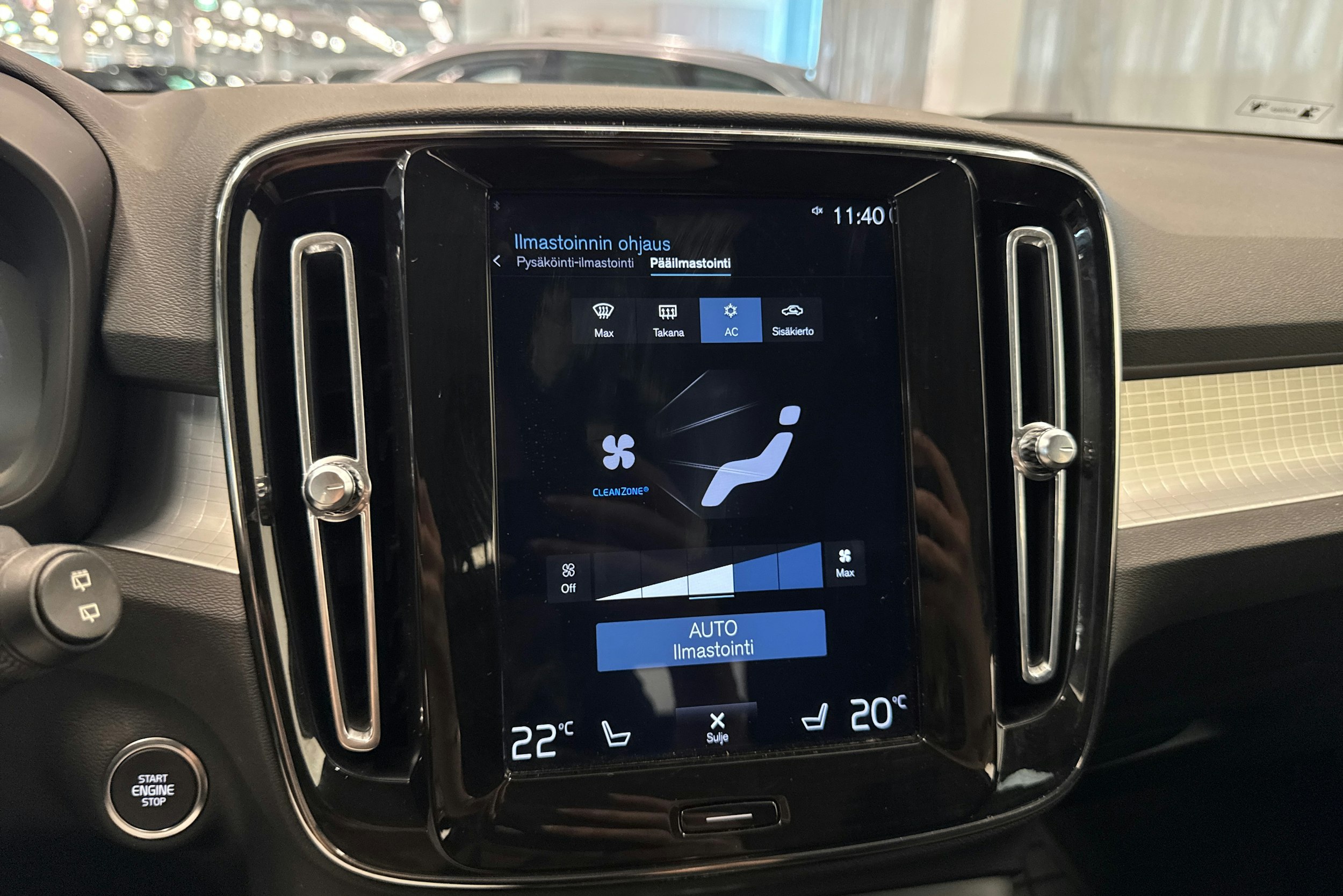 valkoinen Volvo XC40 2019 kuva 31.