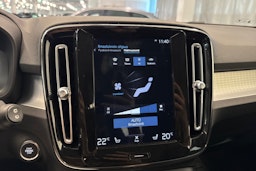 valkoinen Volvo XC40 2019 kuva 31.
