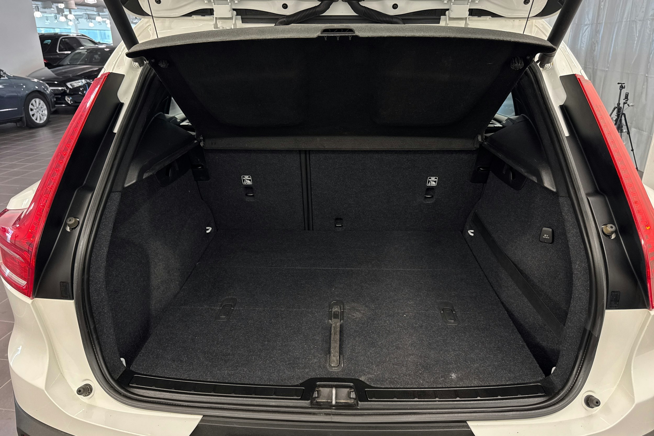 valkoinen Volvo XC40 2019 kuva 33.
