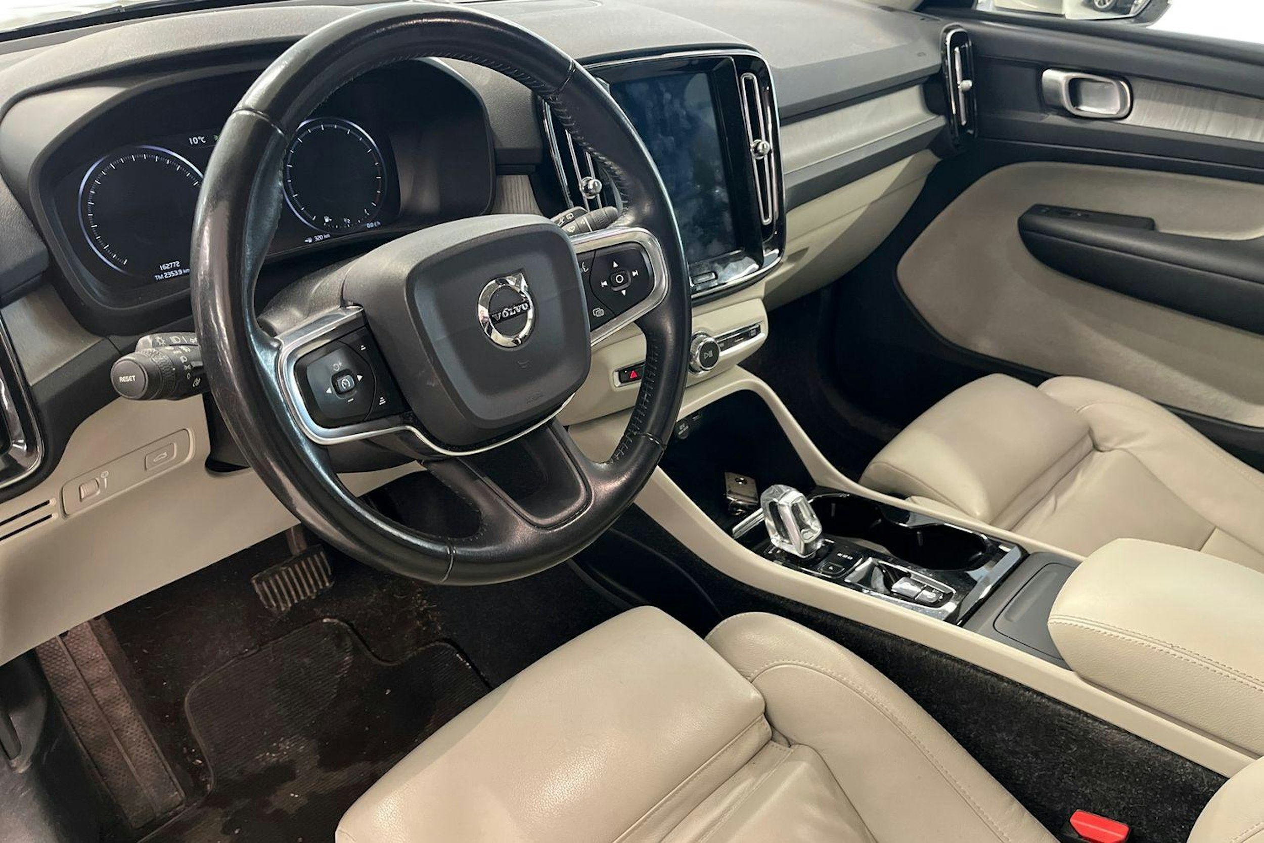 ruskea (beige) Volvo XC40 2019 kuva 3.