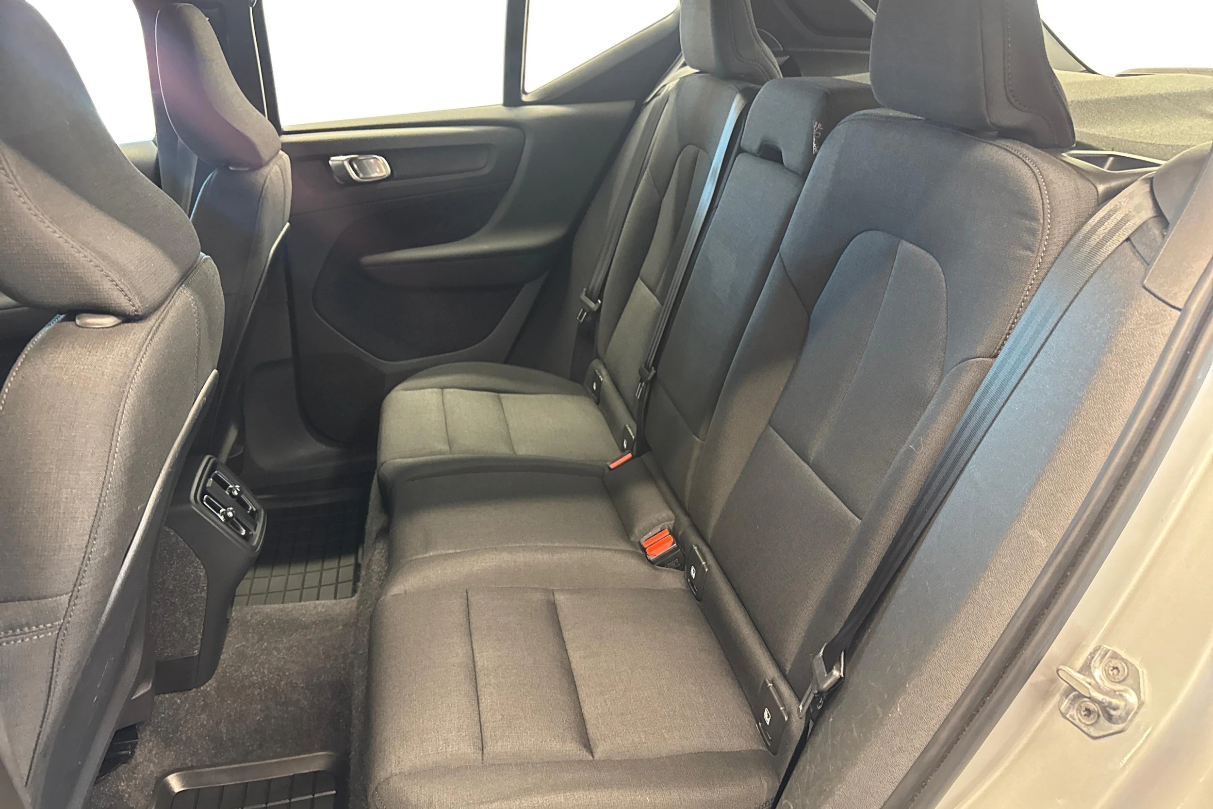 harmaa Volvo XC40 2019 kuva 11.