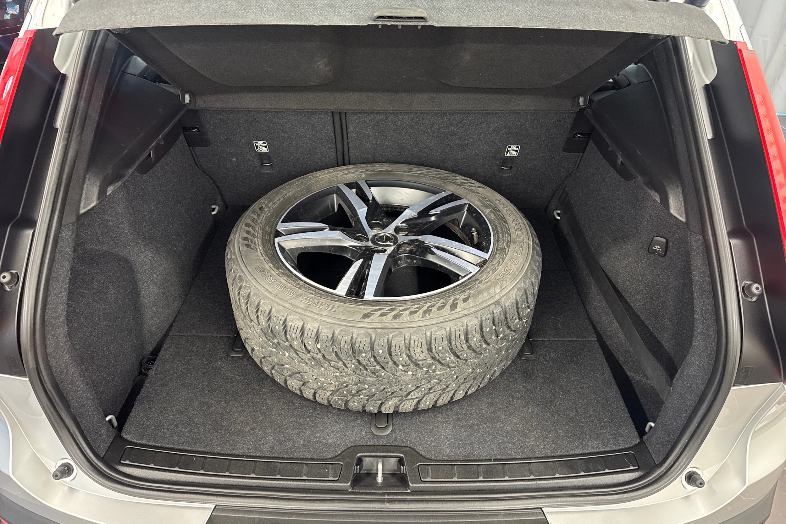harmaa Volvo XC40 2019 kuva 13.