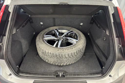harmaa Volvo XC40 2019 kuva 13.