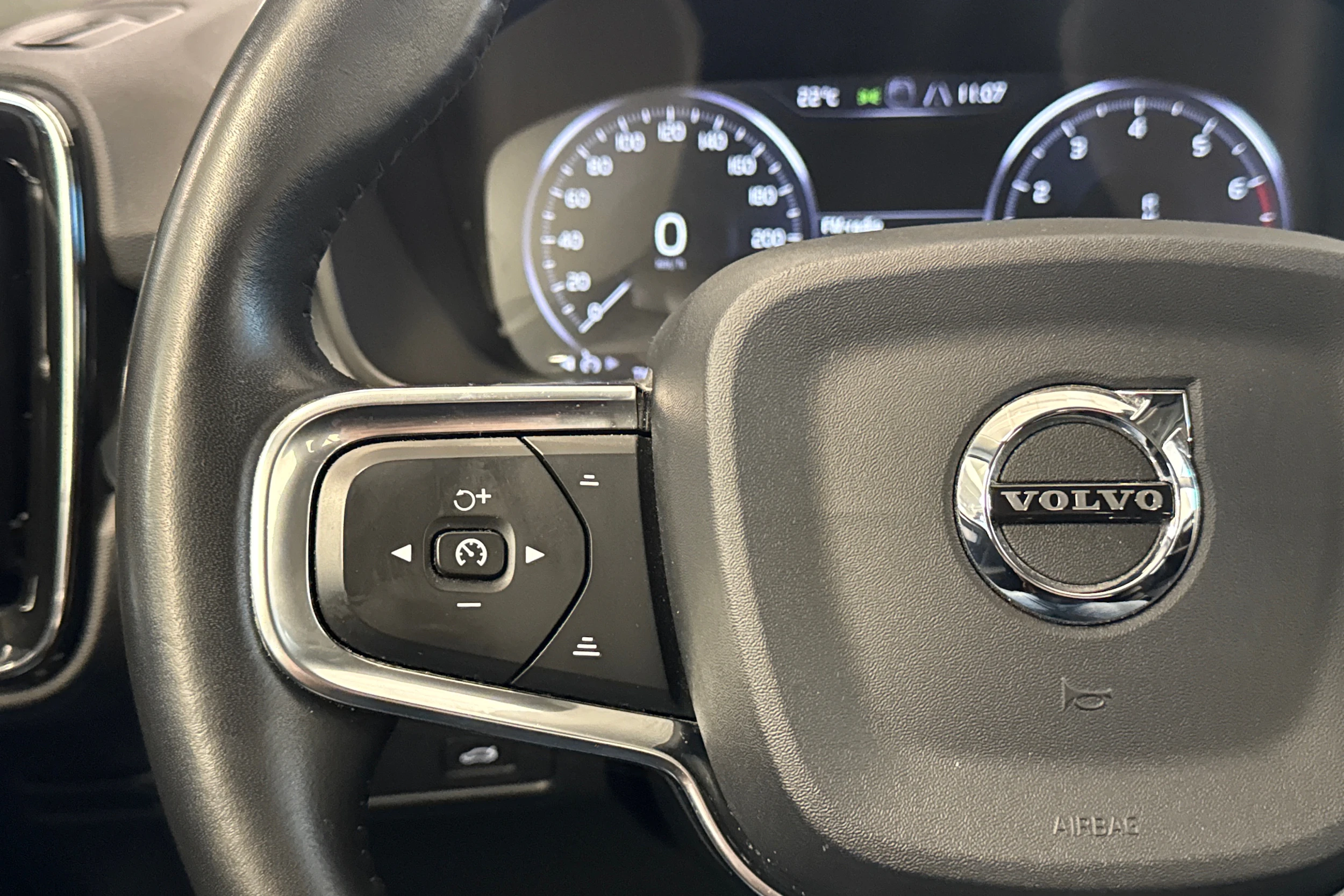 harmaa Volvo XC40 2019 kuva 17.