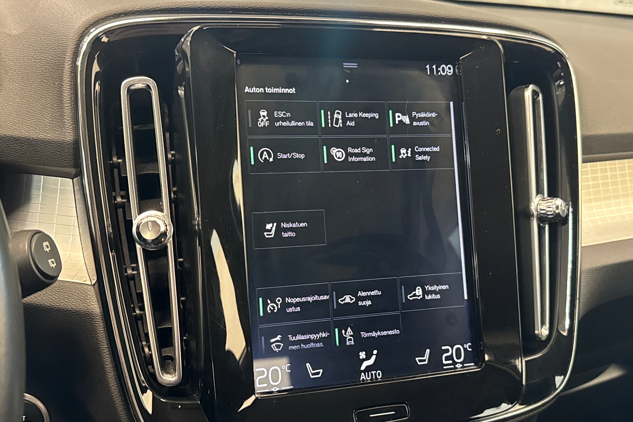harmaa Volvo XC40 2019 kuva 21.