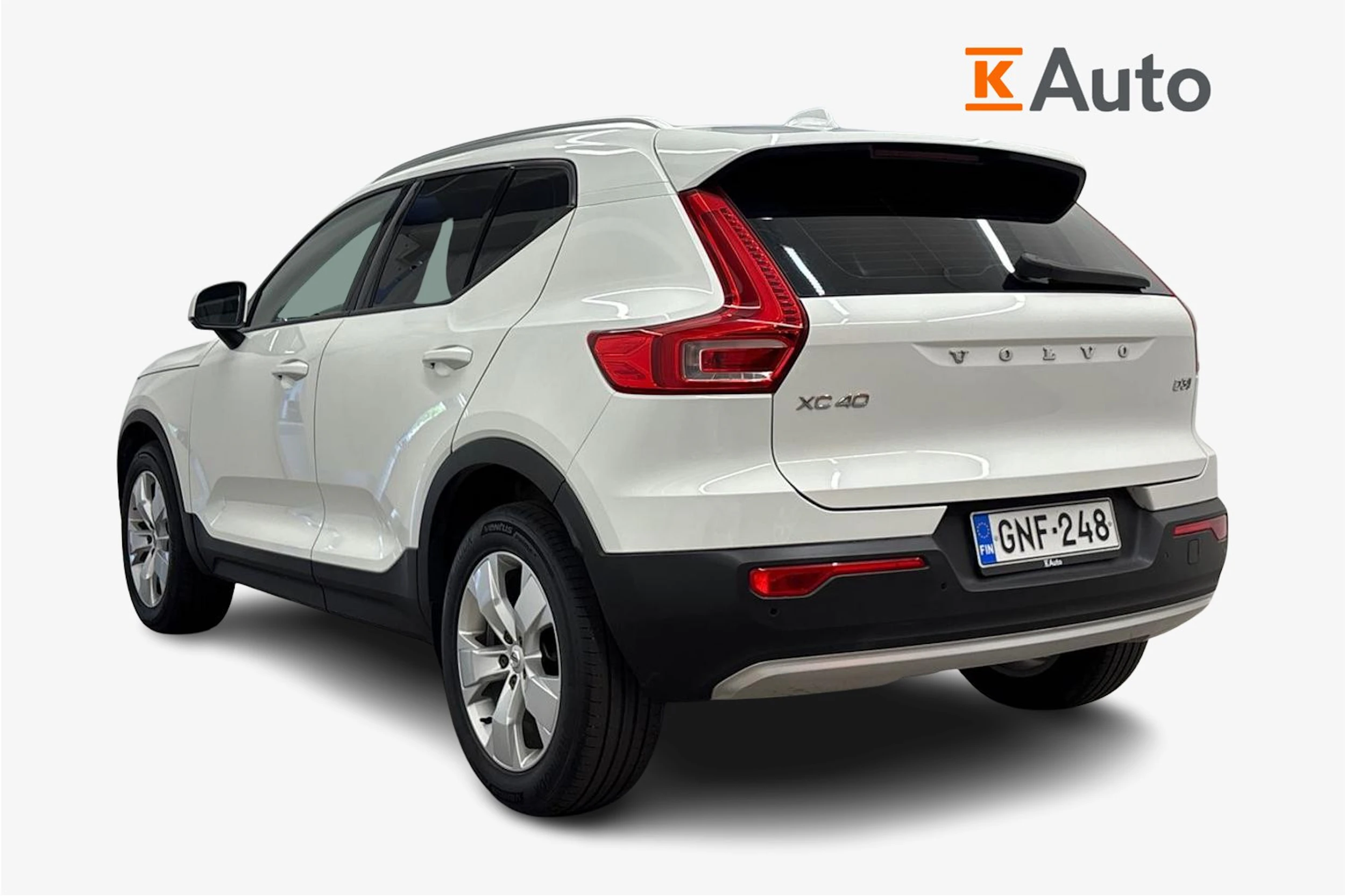 valkoinen Volvo XC40 2019 kuva 2.