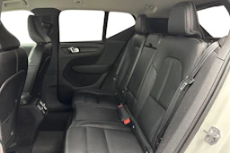 valkoinen Volvo XC40 2019 kuva 8.