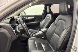 valkoinen Volvo XC40 2019 kuva 11.