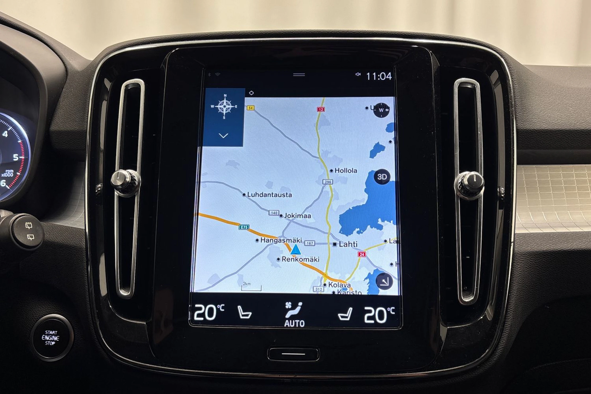 valkoinen Volvo XC40 2019 kuva 14.