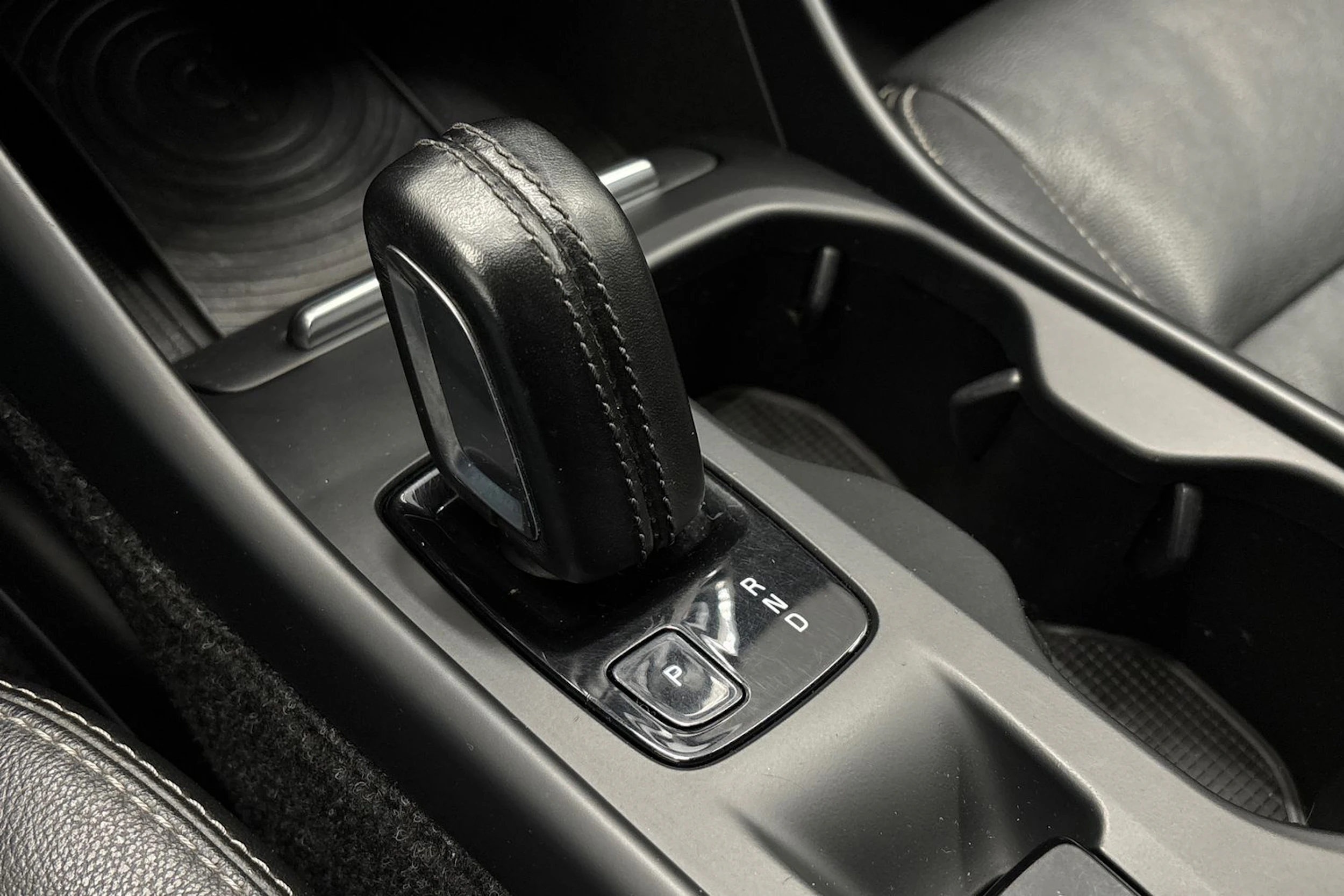 valkoinen Volvo XC40 2019 kuva 17.