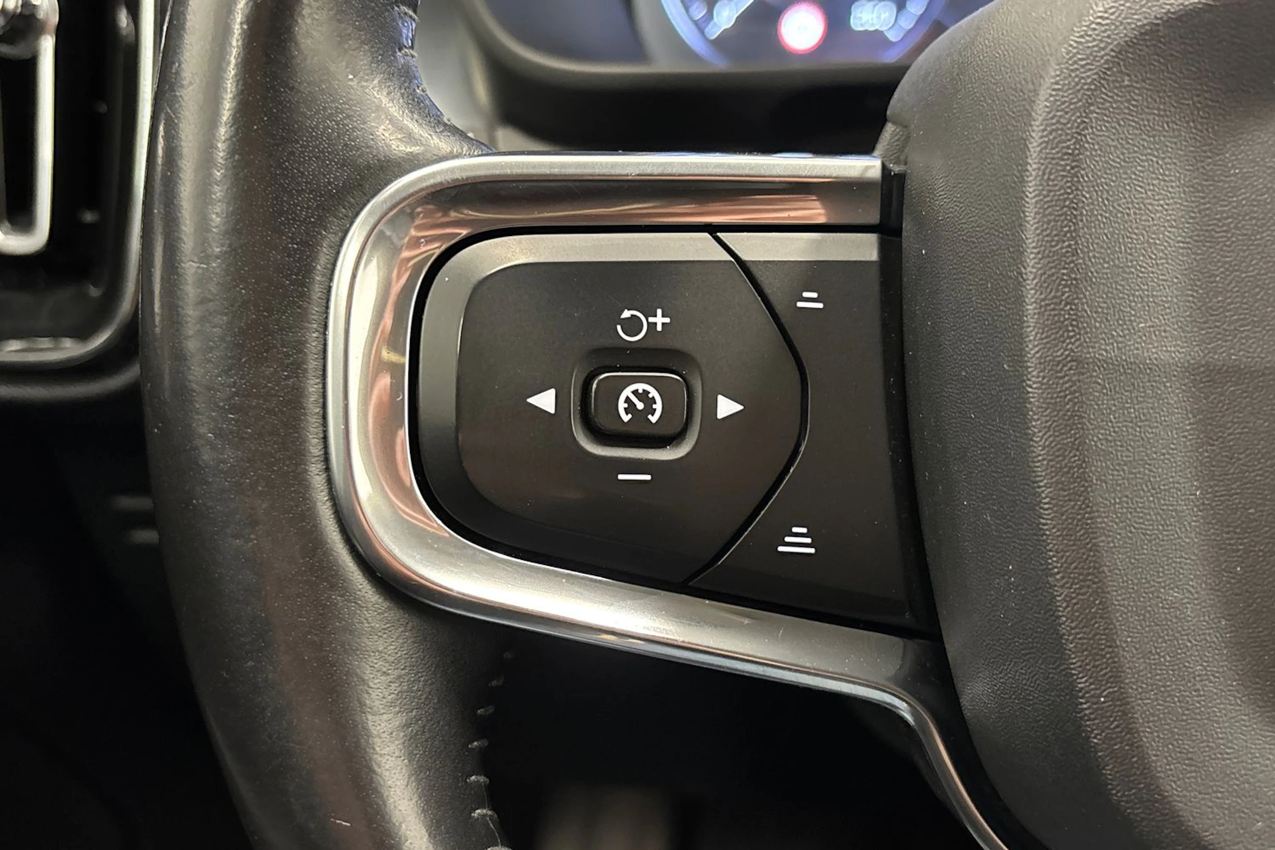 valkoinen Volvo XC40 2019 kuva 22.