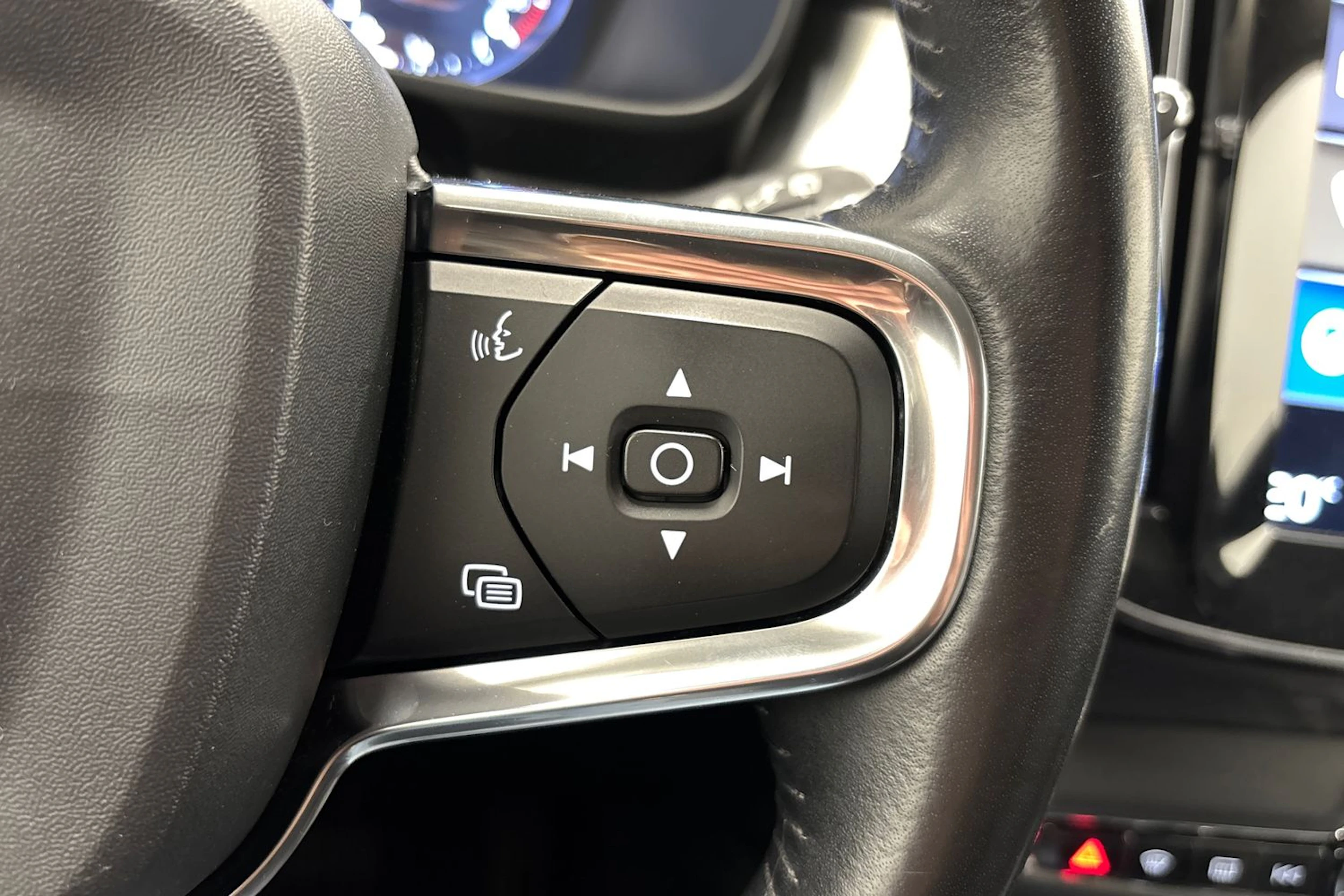valkoinen Volvo XC40 2019 kuva 23.