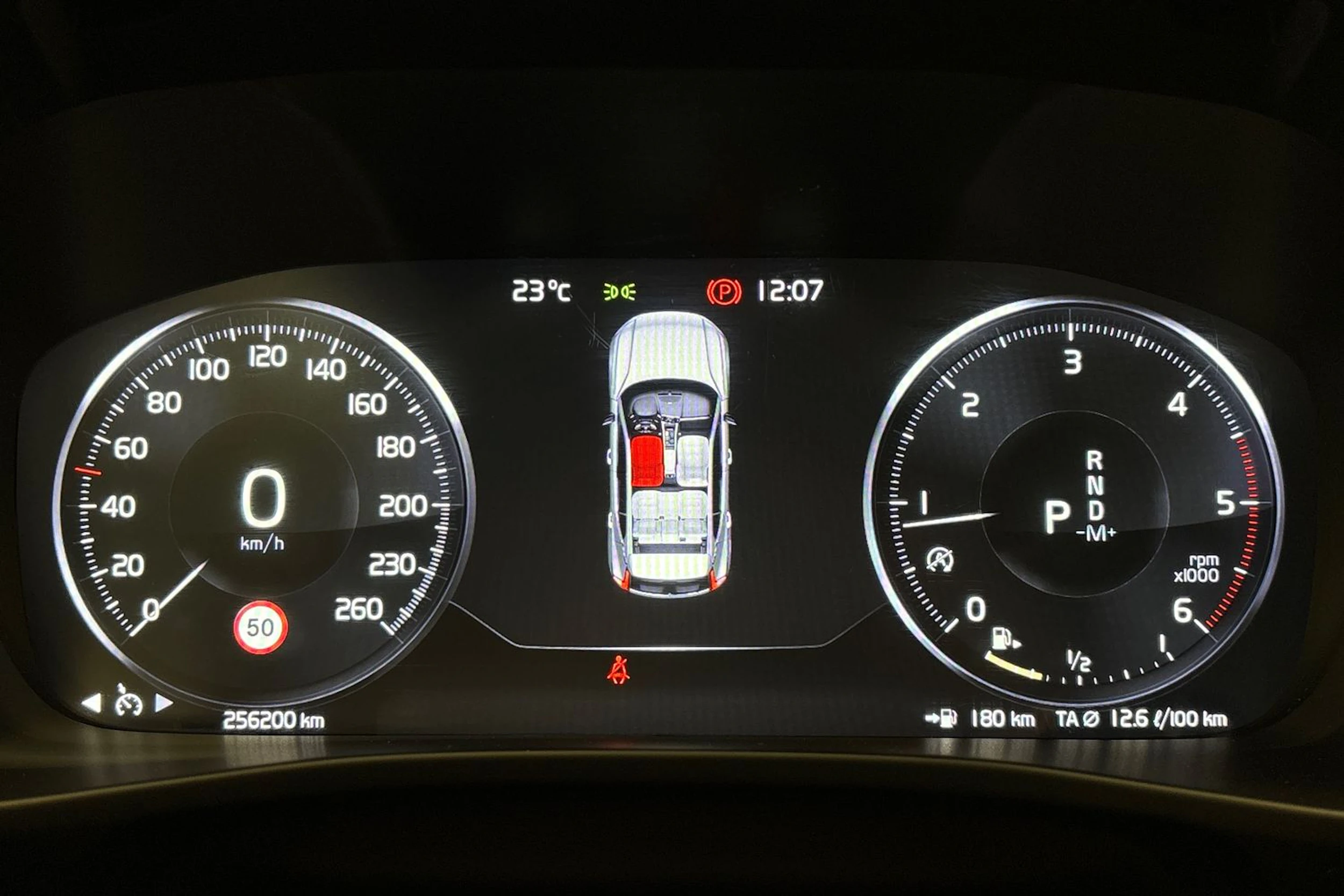 valkoinen Volvo XC40 2019 kuva 24.