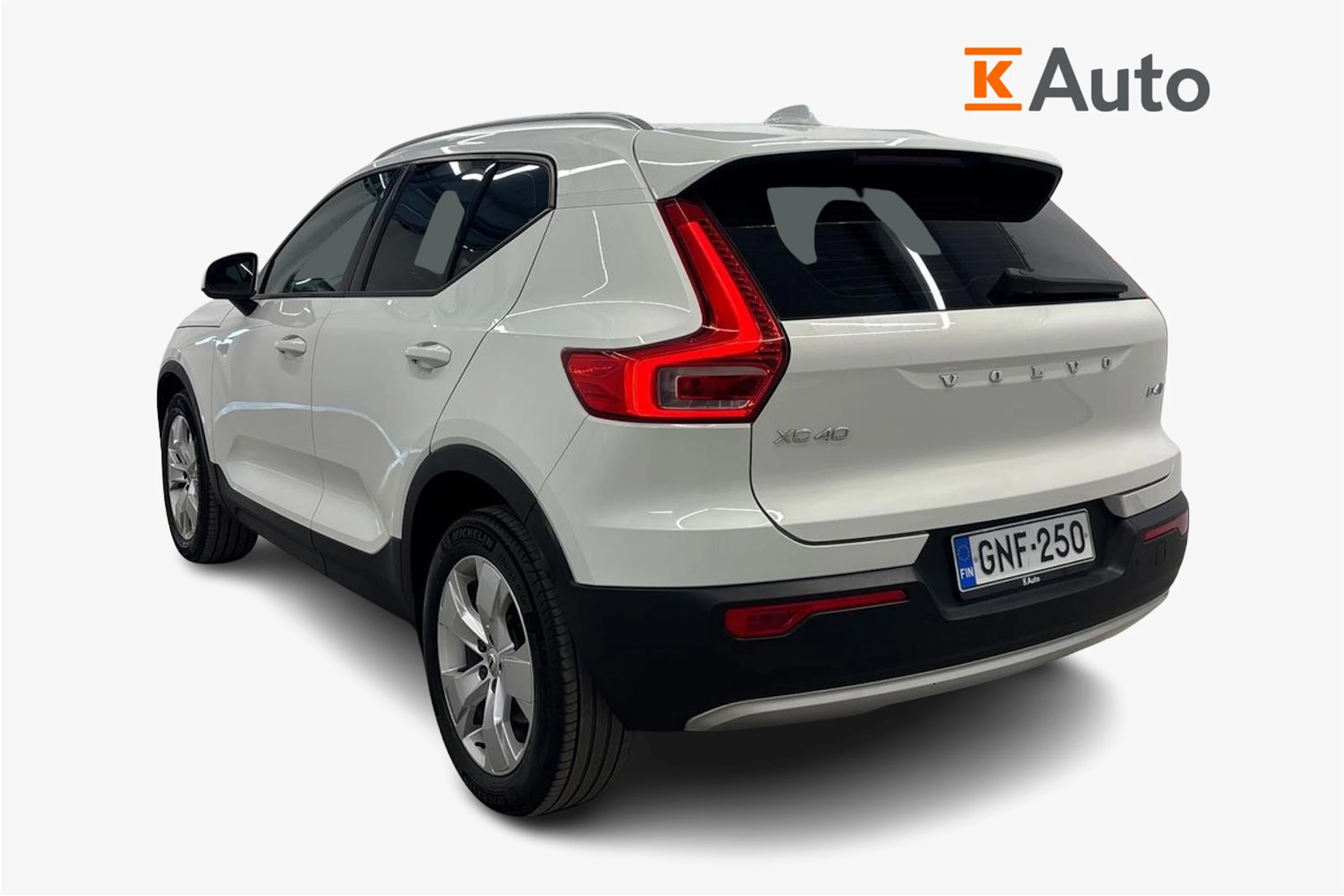 valkoinen Volvo XC40 2019 kuva 3.
