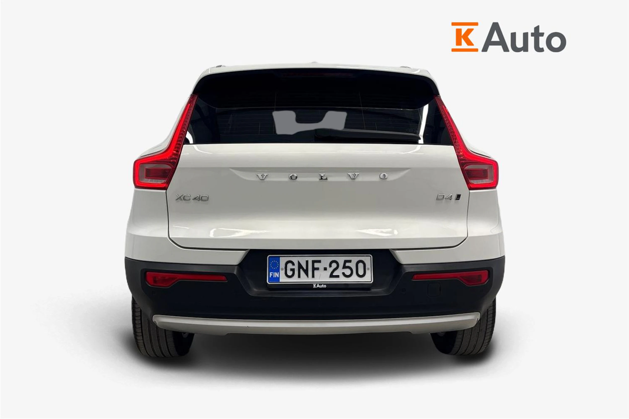 valkoinen Volvo XC40 2019 kuva 4.