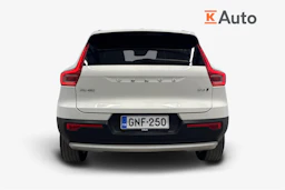 valkoinen Volvo XC40 2019 kuva 4.